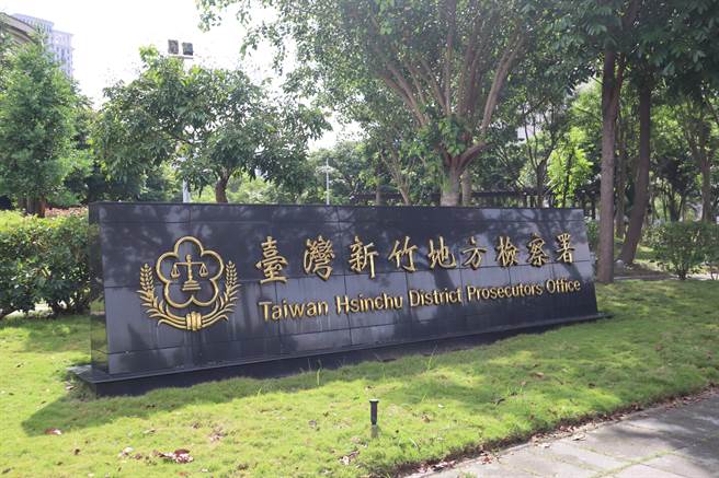 一名男子因疫情无班可上跑去深山电10台斤鱼，被警方当场逮获送办。（邱立雅摄）