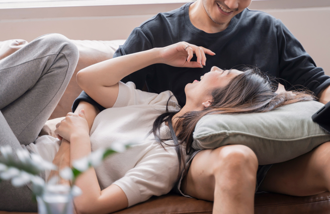 男子观察身边有不少单身的男性朋友，顶大毕业、个性也好，却没有女友。（图／示意图，达志影像）