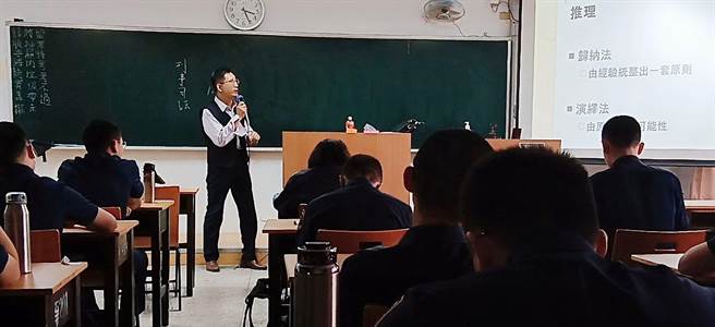 教诲师陈建璋在桃园少年辅育院、八德外役监服务。（陈建璋提供）