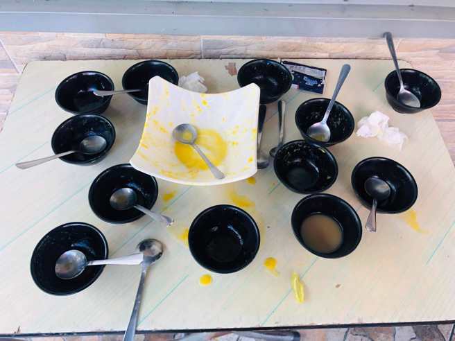 12人共食1碗芒果冰，引起网友两派讨论，有人同情老板，也有人认为客人没错。（图／翻摄脸书爆料公社二社）