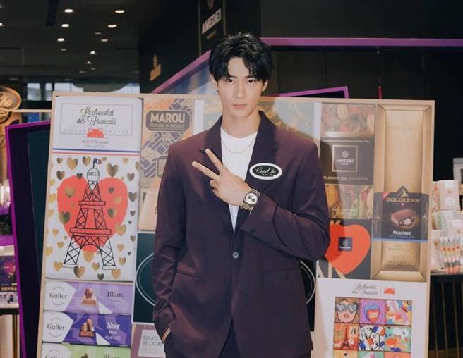 黄柏峰担任巧克力专门店一日店长。（艺能制造提供）
