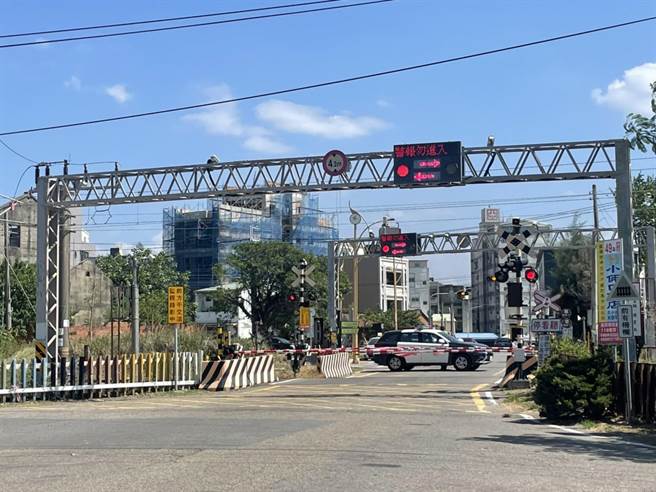 通霄镇通西里平交道号志今天中午先发生一次号志故障。（民眾提供／李京升苗栗传真）