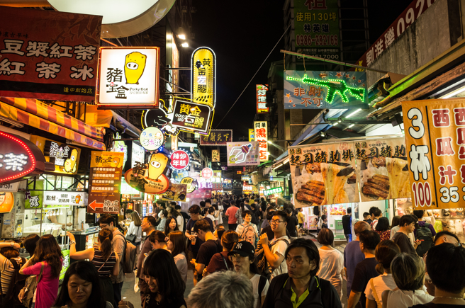 国外观光客造访台湾，夜市被列为必访景点。（示意图／shutterstock）