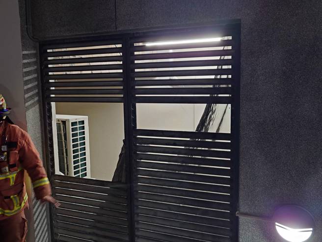 裕隆城火警原因曝光！开幕仅4天 地下室杂物蓄电池自燃。(读者提供)