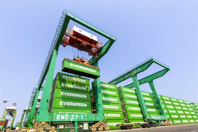 景氣不振，8月燈號連續亮出第10顆藍燈。（資料照）