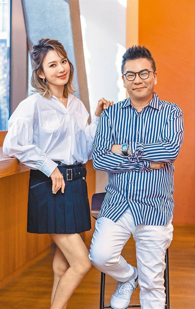 沈玉琳（右）、Melody以《11点热吵店》角逐「综艺节目主持人奖」。（中时资料照）