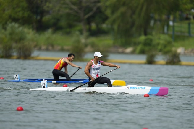 赖冠杰拿下轻艇静水男子1000公尺金牌。(中华奥会提供)