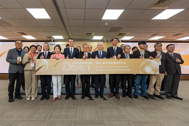 国科会「科技、民主、社会研究中心」今天正式启动。（国科会提供／林志成台北传真）