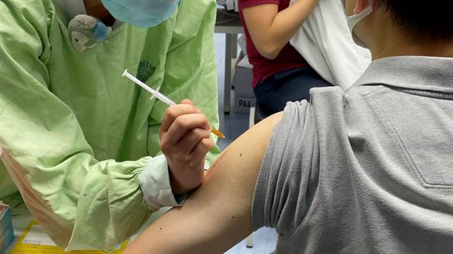 中荣呼吁，流感高峰期将届，公费流感疫苗今天开打，符合公费流感疫苗的施打对象请前往医疗院所接种疫苗。（中荣提供／张亦惠台中传真）