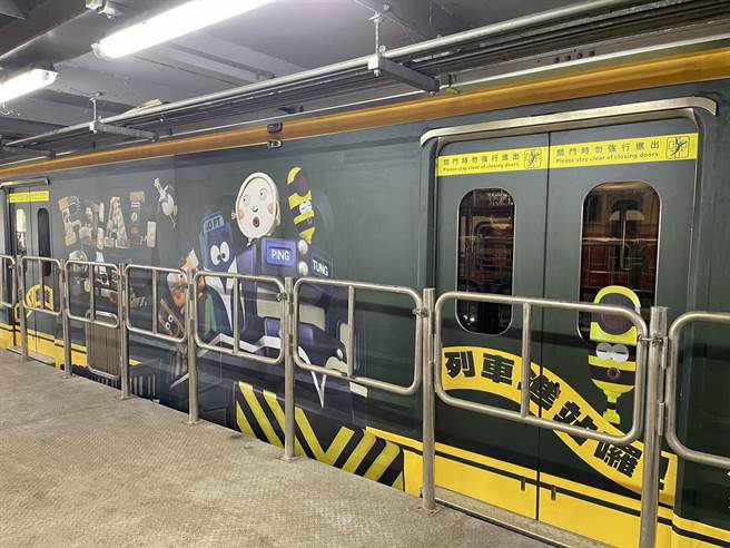 屏东铁道文化祭彩绘专列。(屏县府提供)