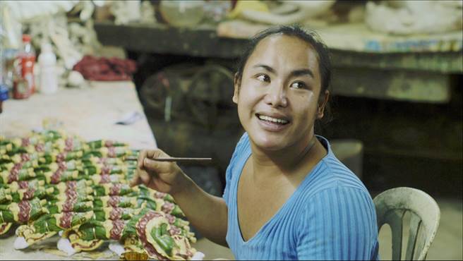 《折翼姊妹》描述一群LGBTQ正埋首马尼拉天主教雕像工厂生产神像的人生故事。（海鹏提供）