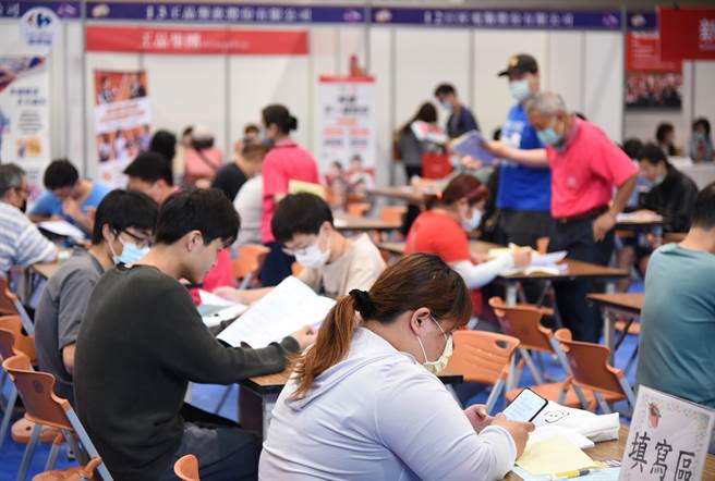 劳动力发展署云嘉南分署10月将办理17场线上及实体徵才活动。（云嘉南分署提供／张毓翎台南传真）