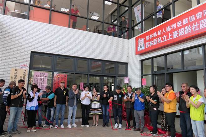 实现在地老化，云林县虎尾多功能活动中心启用结合长青食堂与日照中心。（张朝欣摄）