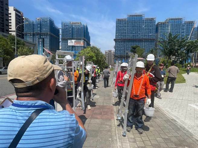 学员们于新店十四张歷史公园参训、整装待发准备进行实作测验，以了解测验流程。（新北市景观处提供／蔡亚桦新北传真）