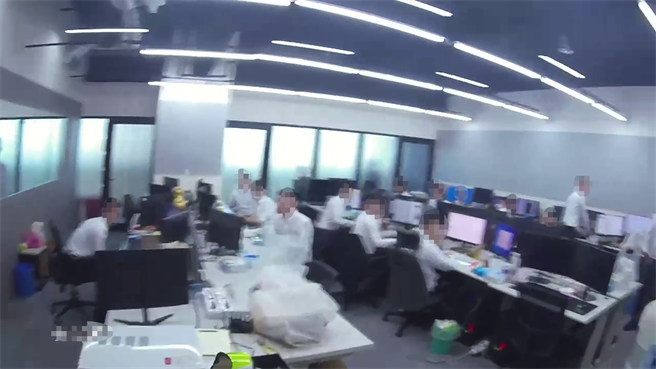 刑事局中打破获施姓双胞胎兄弟为首的博弈机房，逮获21名成员。(警方提供)