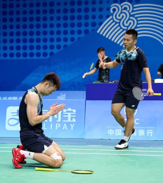 李洋（右）、王齐麟晋级杭州亚运男双16强。（Badminton Photo提供）