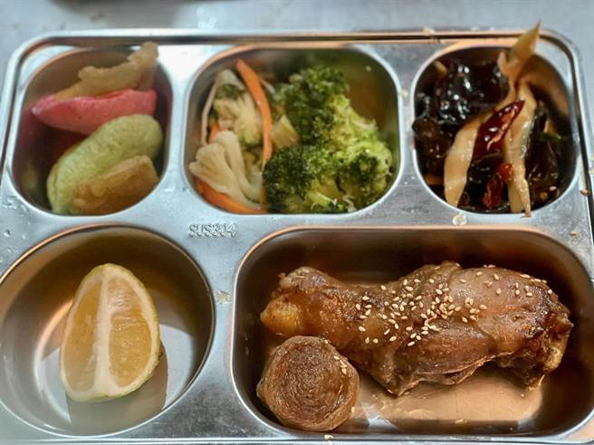 排云山庄2021年改以套餐方式供餐，晚餐提供3种套餐供选择。（玉山国家公园提供／杨静茹南投传真）