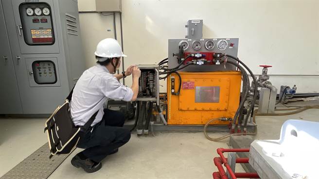 小犬颱风将来袭，北区水资源分署针对石门水库各项水利设备做检测。（北水署提供／吕筱蝉桃园传真）