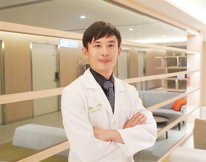 联新国际医院肠胃肝胆科医师王尹宸。（联新国际医院提供／吕筱蝉桃园传真）