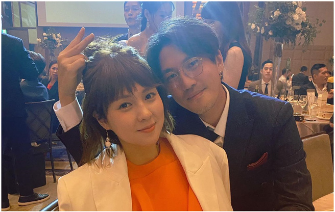 卫斯理与朱芯仪结婚超过12年，如今他录取政大EMBA校友会创业主管理精修班，也透露是有老婆鼓励和支持才会提起勇气。（图／摘自朱心仪脸书）