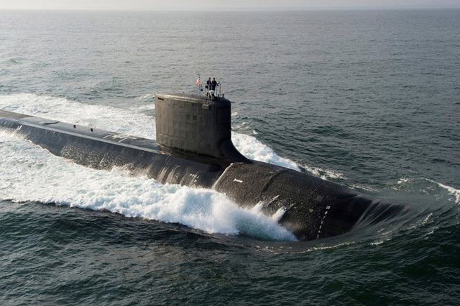 英國政府已與國防工業公司貝宜系統公司敲定40億英鎊合同，在美國技術協助下開始建造新型核動力攻擊潛艇。圖為美國維吉尼亞級核動力潛艇。（圖／美國海軍）