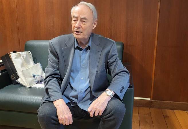 法国小提琴家普雷认为，若要走音乐的路，就要对音乐有真心的喜爱和投入，还有愿意付出的热情，这是重要的特质。（李欣恬摄）