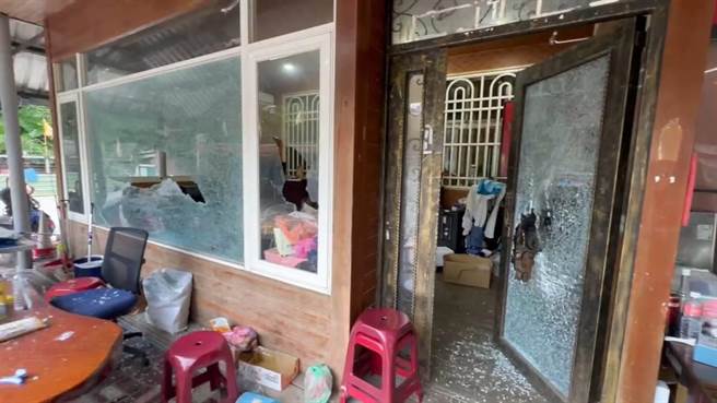 基隆市信义区一家宫庙凌晨遭人闯入，并砸毁休息室，警方表示已锁定犯嫌，正积极侦办中。（翻摄照片／张志康基隆传真）