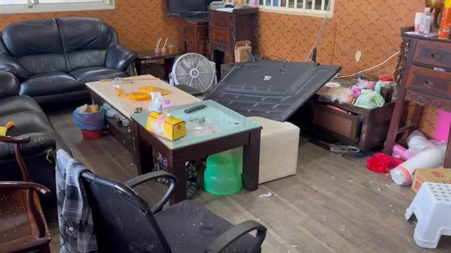 基隆市信义区一家宫庙凌晨遭人闯入，并砸毁休息室，警方表示已锁定犯嫌，正积极侦办中。（翻摄照片／张志康基隆传真）