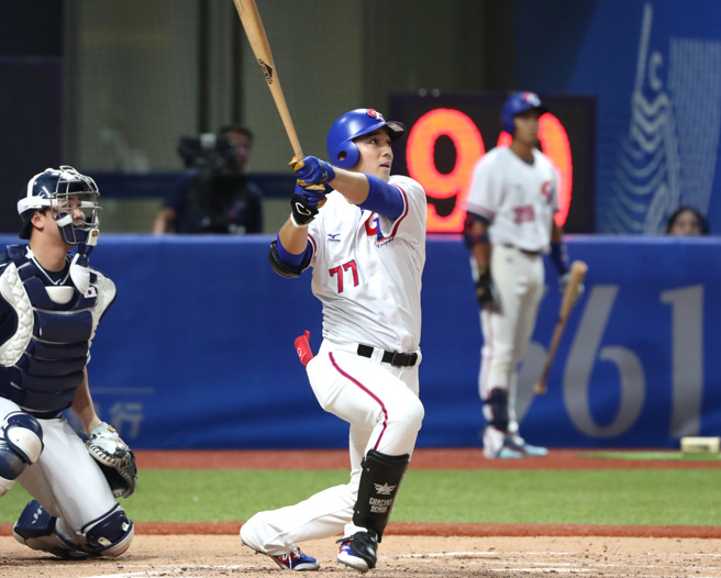 中华队林安可对韩国队之战首打席敲出三垒安打，助队先驰得点。（毛琬婷摄）