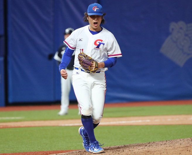 中华队古林睿炀面对韩国队中继2局无失分。（毛琬婷摄）