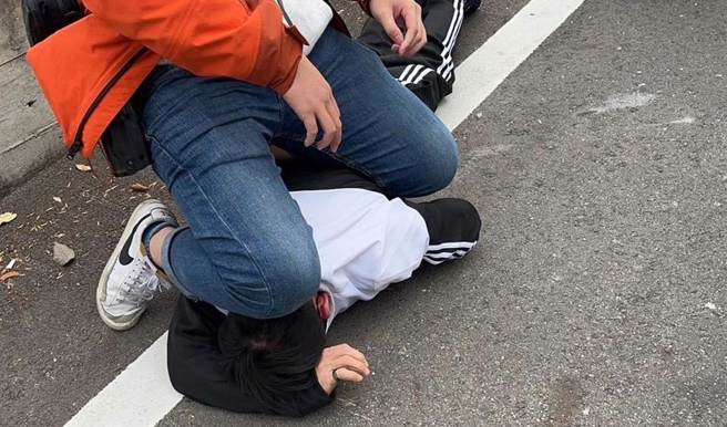 涂男等3人被依发掘坟墓而盗取火葬之遗灰及恐吓取财未遂等罪，分别判3年8月至7月不等徒刑。（民眾提供）