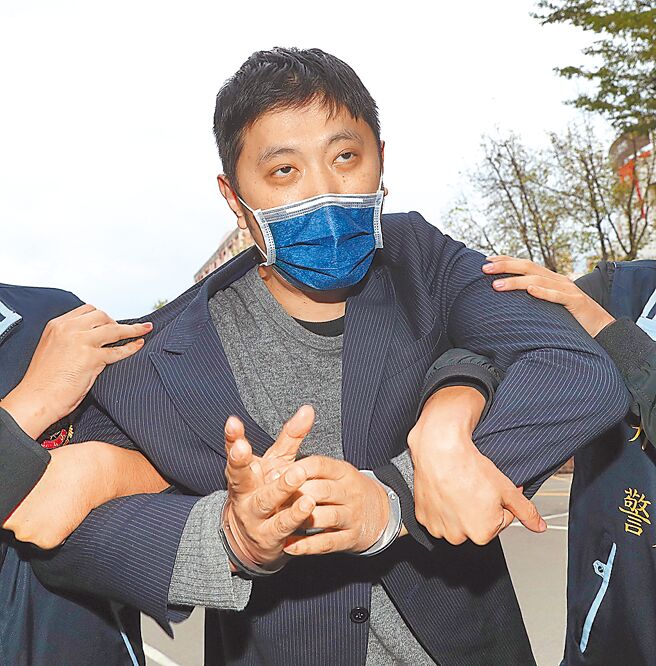 立委高嘉瑜遭前男友林秉枢施暴案，全案已定谳，扣除已被羁押天数，林秉枢将在中秋节后入狱14天。图为2021年案件爆发时，林秉枢被移送地检署。（本报资料照片）