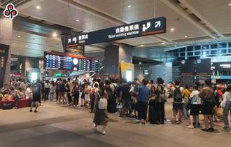 中秋假期乘客排隊塞爆高鐵 鐵道局列3點改善國慶連假