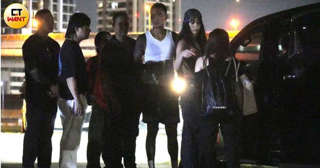 王阳明与蔡诗芸一同乘车离开会场。（图／本刊摄影组）