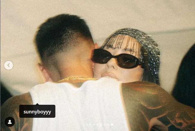 蔡诗芸低调贴出与王阳明拥抱的照片。（图／翻摄自蔡诗芸IG）