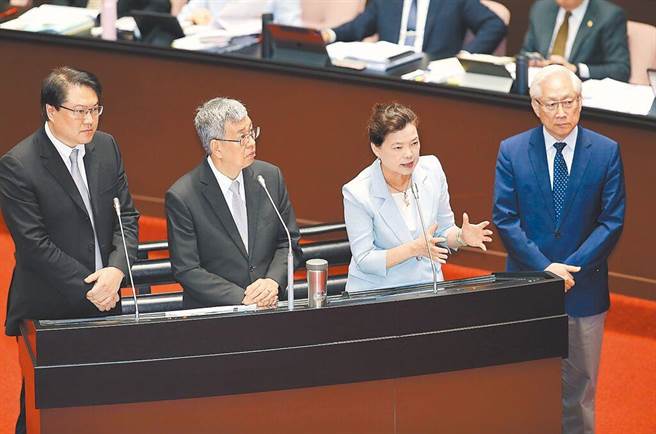 濟部長王美花今出席立法院院會會前受訪表示，在內需產業的營業額持續創歷史新高，所以這次也針對比較大型的百貨、餐飲等，讓他們調回原本的電價、這也不是漲價。（本報資料照片）