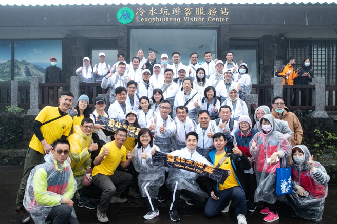 市府團隊走臺北大縱走第三段。(圖/臺北市政府工務局大地工程處提供)