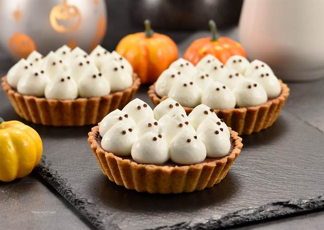 「迷你鬼精靈派對-Weiss 72％ 巧克力塔」，從外觀到風味，每一口都充滿療癒，售價169元。(亞尼克提供)