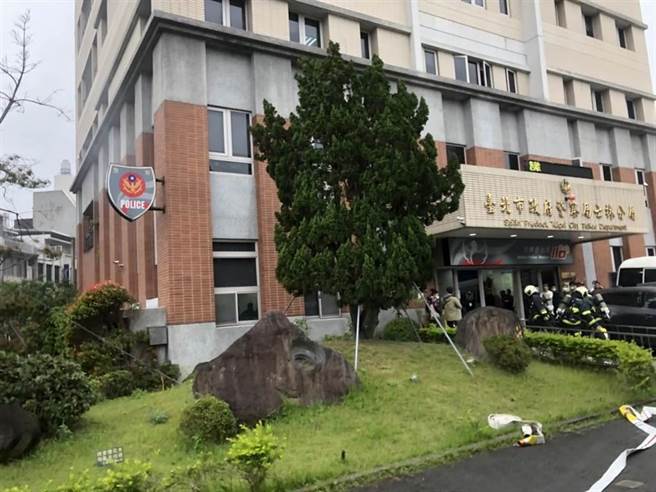 士林警分局翠山派出所员警传送自己全裸戏水的影片给报案女子，分局9月中已将涉案张姓员警移送法办。（资料照）