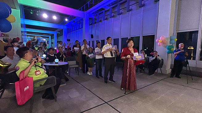 身障创业者展现自信面对外界。（图片来源：高雄市劳工局提供）