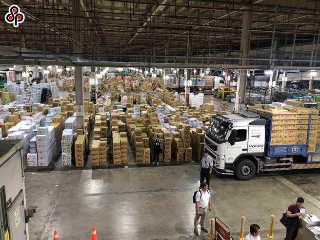 台北農產運銷公司副總經理路全利表示，目前蔬果價格的波動，主要是因為前兩天休市，造成今日需求量上揚的影響，後續要看颱風帶來的風雨是否衝擊蔬果產地，才會使價格出現變化。(資料照)