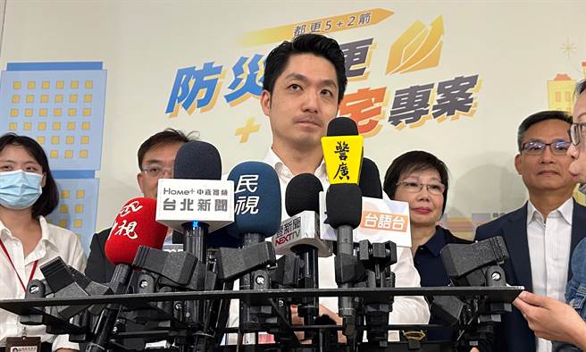 台北市都发局在原有都更5箭的政策下，额外针对「防灾型都更」与「整宅都更」，增加容积奖励并提升审议速度，变成「都更5＋2箭」政策。（丁上程摄）