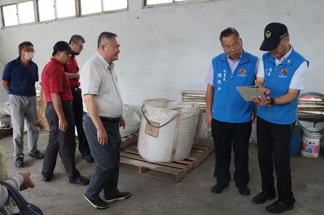 縣府祕書長陳斌山帶隊突擊安全檢查。（苗栗縣政府提供／李京昇苗栗傳真）