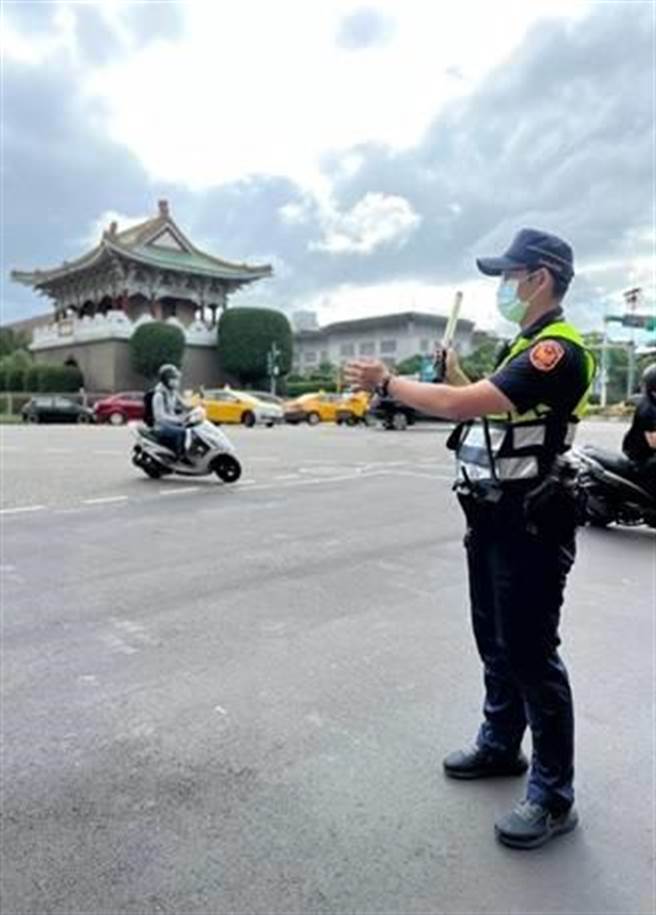 北市警方将在国庆连假期间，针对人潮眾多地点进行加强取缔。（警方提供）