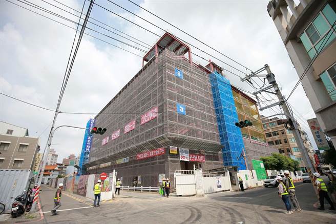 云林县政府以「虎尾镇公安路立体停车场新建工程」拿下金安奖。（云林县政府提供／张朝欣云林传真）