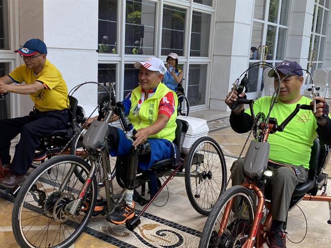 「2023台中自行车周」开展，自行车暨健康科技工业研究发展中心研发的「手摇车2.0」首度亮相。(林欣仪摄)