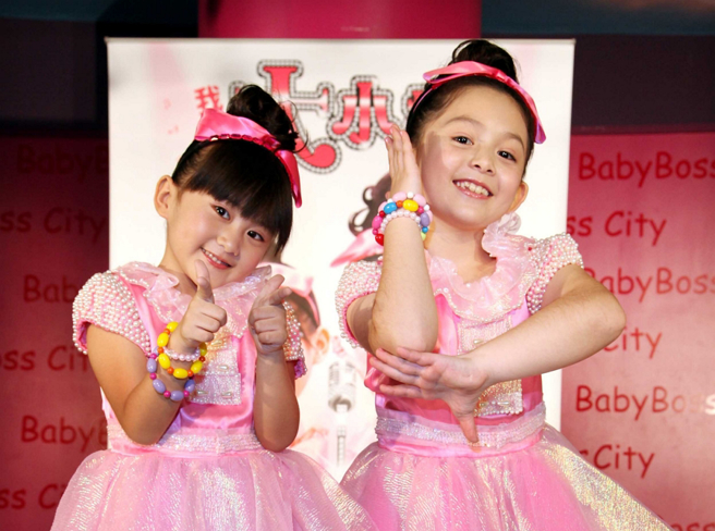 蓝爱子（图左）和吴兆弦组成童星团体「大小姐」。（图／中时资料照）