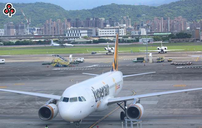 小犬颱风朝台湾进逼，各航空公司陆续宣布航班异动。（本报资料照）