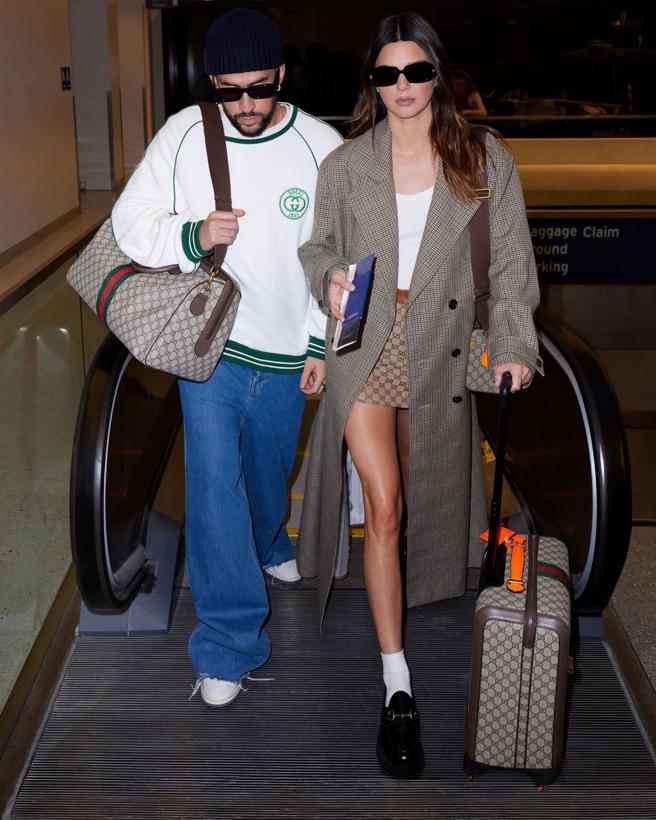 坎达儿．珍娜（Kendall Jenner）、饶舌歌手「坏痞兔」 Bad Bunny 公费恋爱，为GUCCI拍摄形象广告高调示爱。（GUCCI提供/林欣仪台北传真）