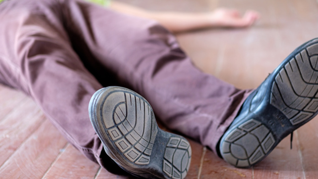 日本男星梶田冬磨于2022年猝逝。(图／示意图非当事人，shutterstock)